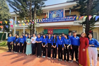 Ngày hội “Tiến bước lên Đoàn”. Lễ kết nạp đoàn viên.